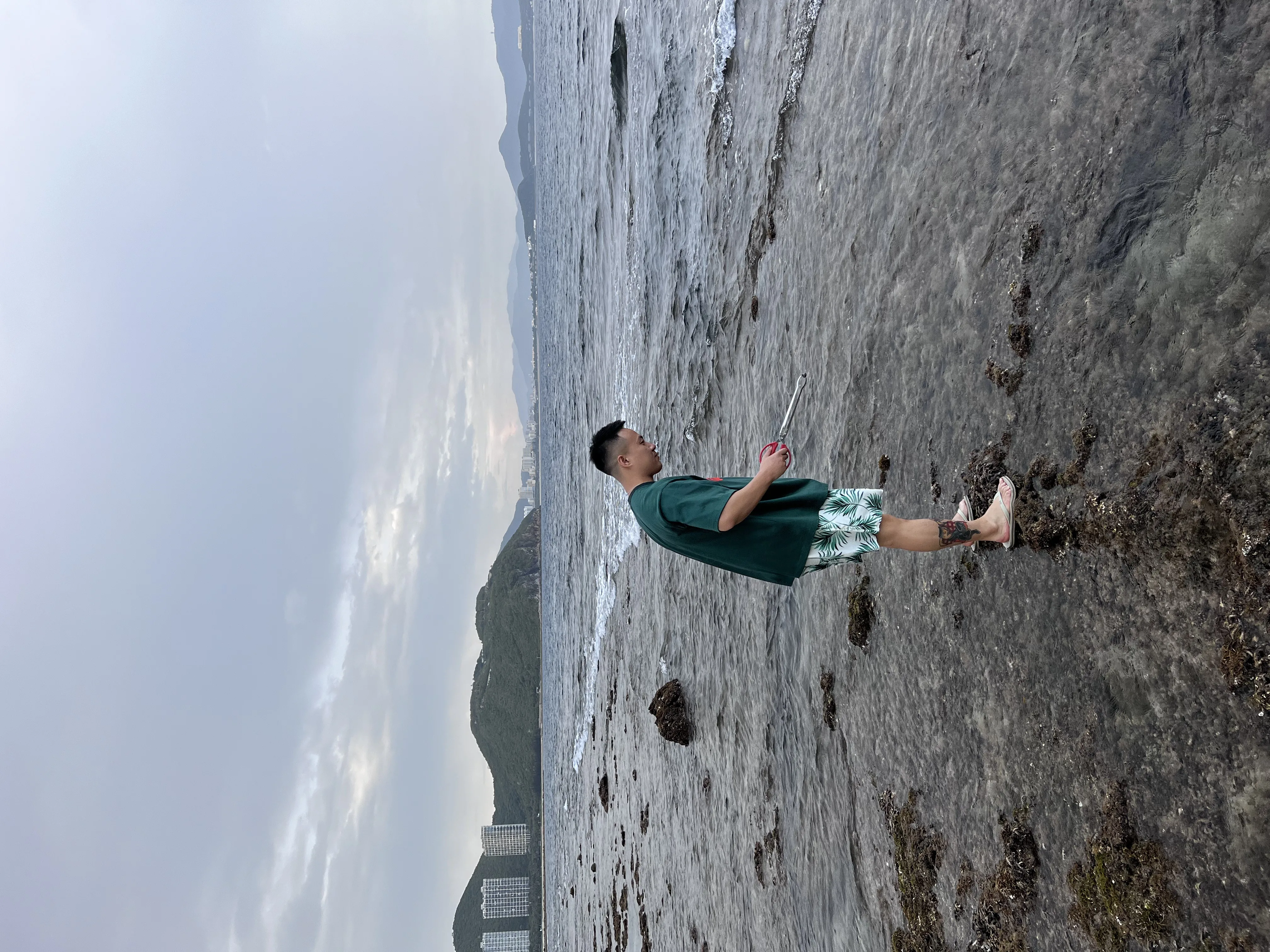 三亚海边浅滩漫步