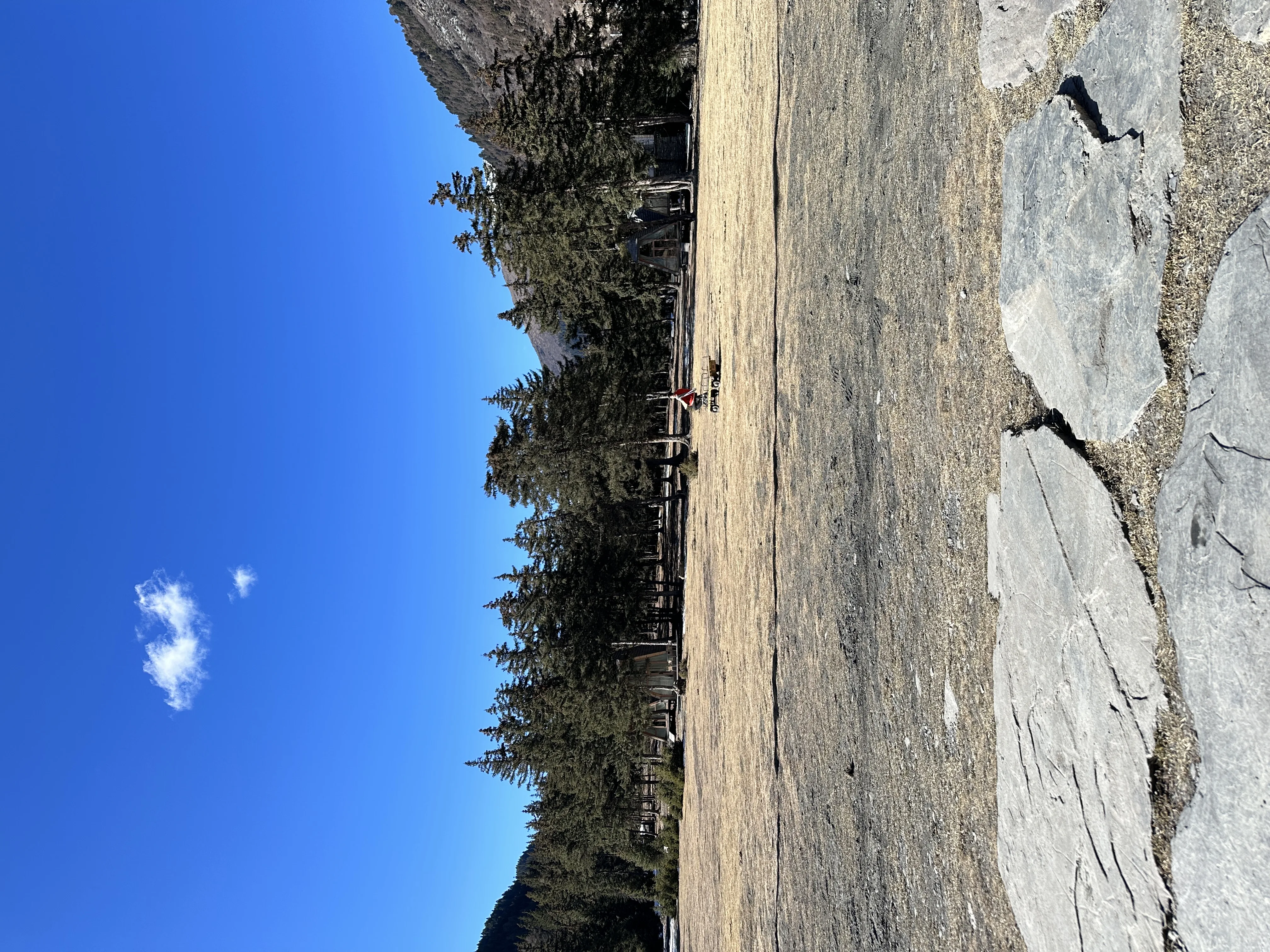 四川蓝天草地