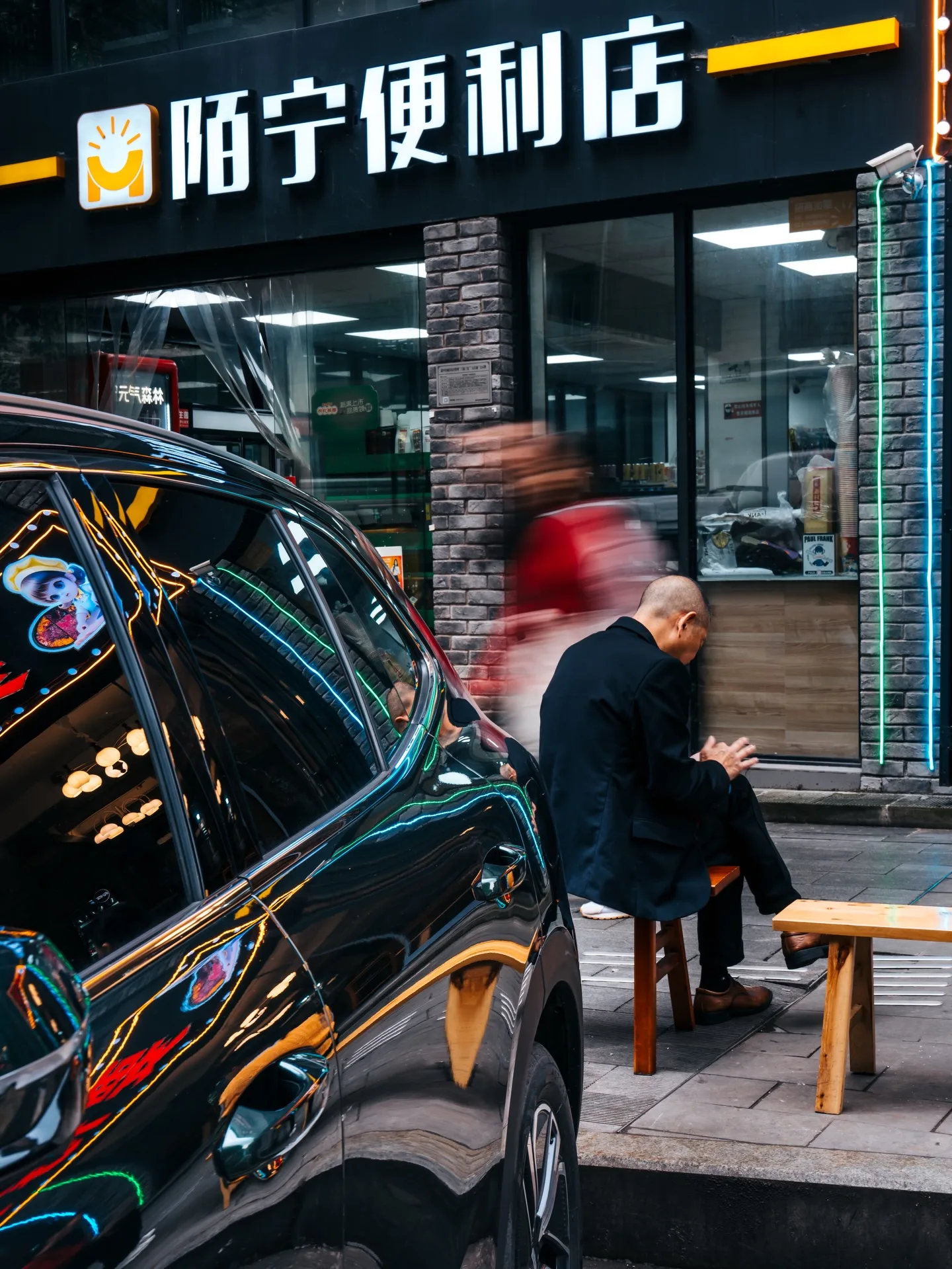 重庆便利店门口与路人街头