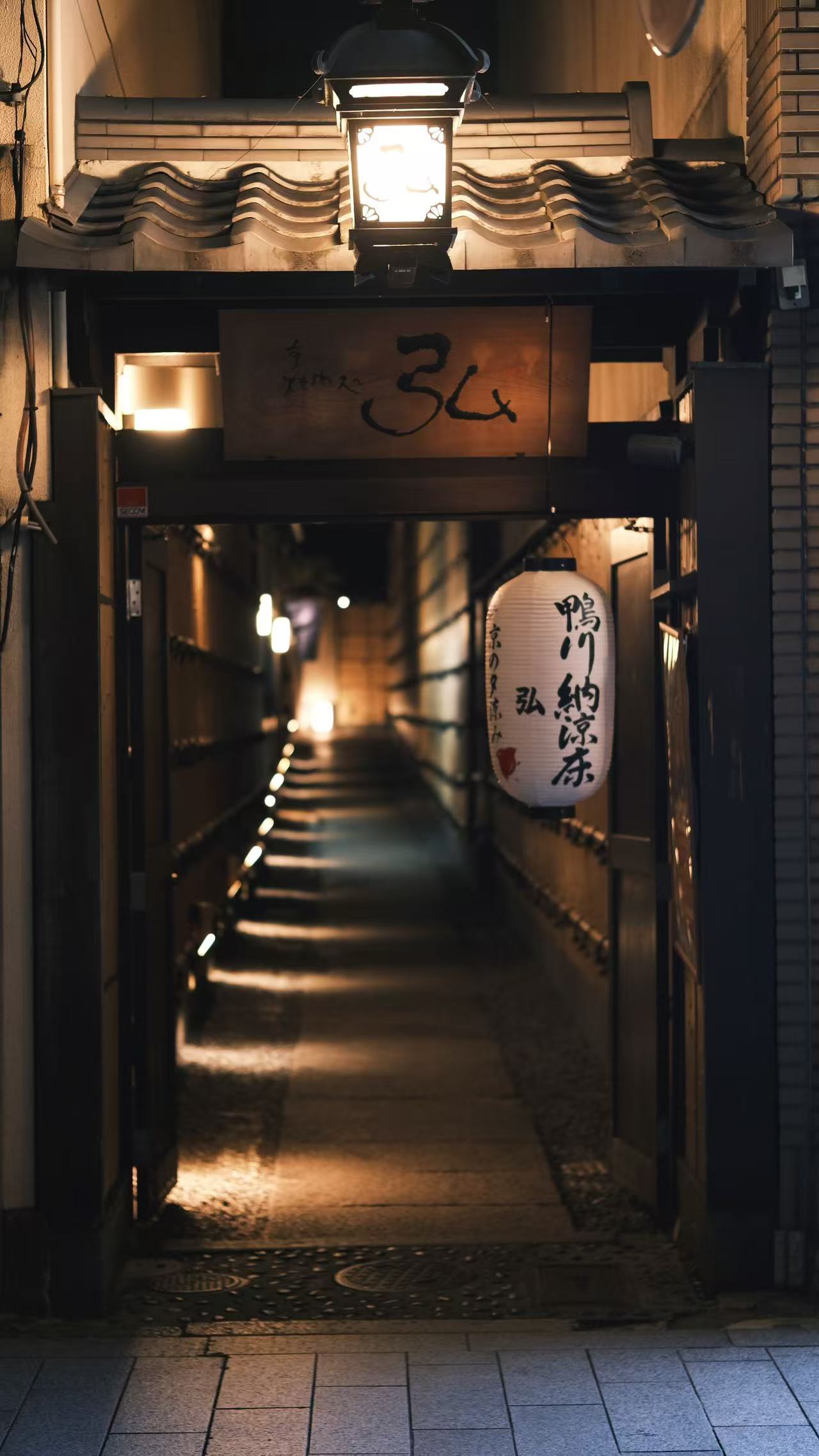 京都夜晚的灯笼小巷